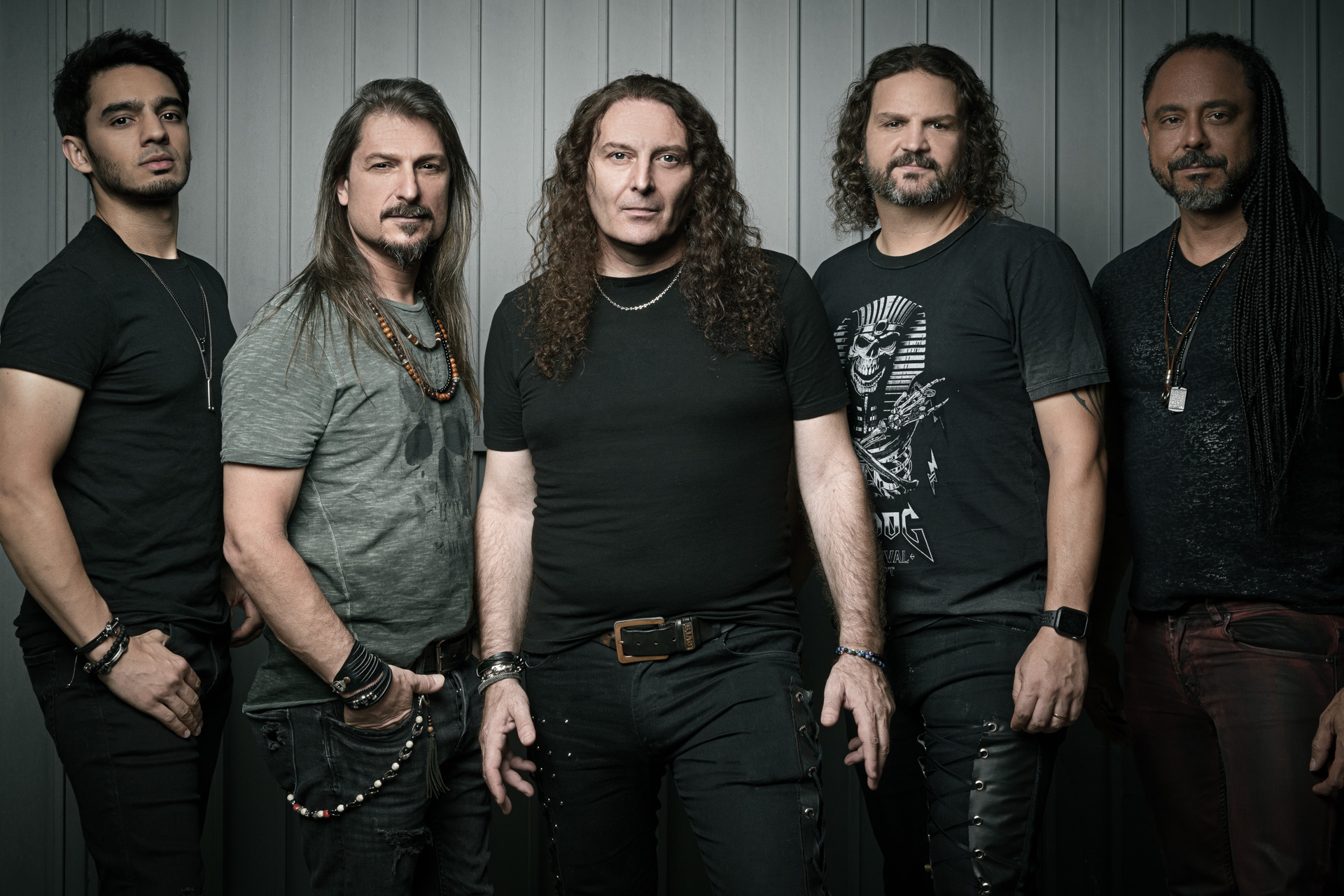 Notas roqueiras: Angra, Massari Fest, Ilegítimos…